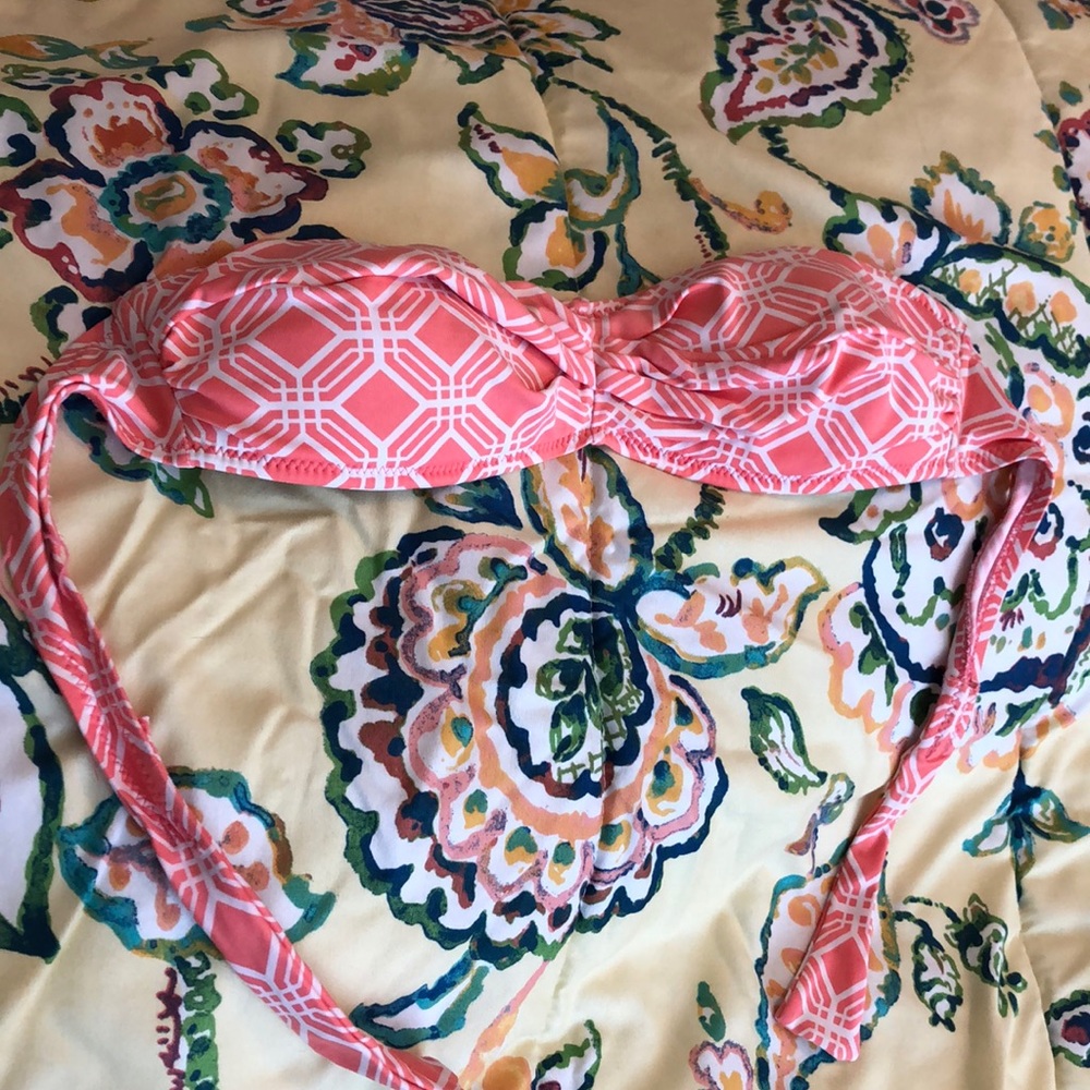 Strapless bathing suit